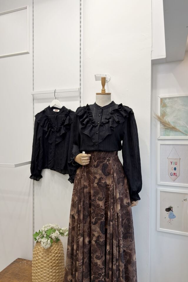 Siyah Volanlı Ashley Gofre Gömlek