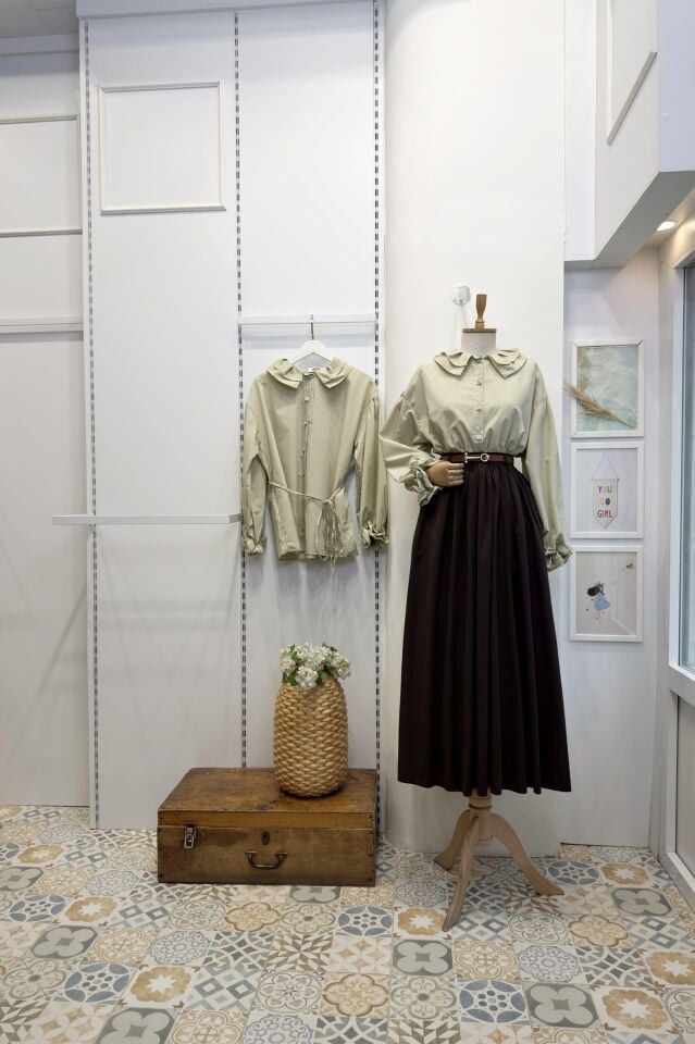 İnci Düğmeli Yakası Fırfırlı Çağla Yeşili Tunik