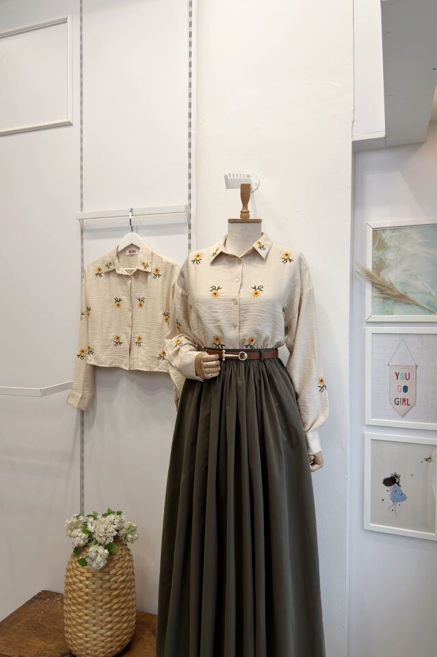 Sarı Papatya Nakışlı Vizon Gömlek