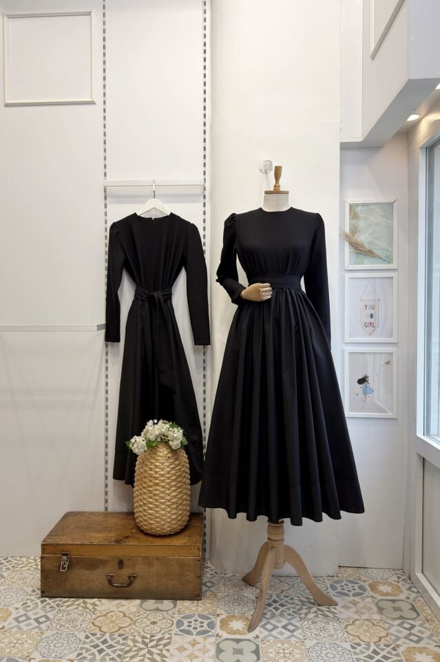 Siyah Tafta Etekli Elbise