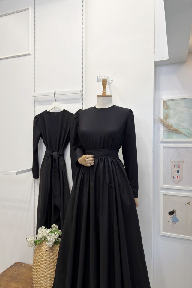 Siyah Tafta Etekli Elbise