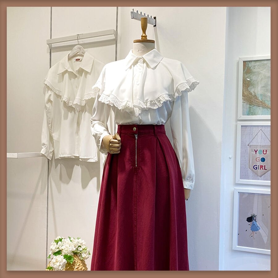 Beyaz fisto şeritli pelerin detaylı gömlek