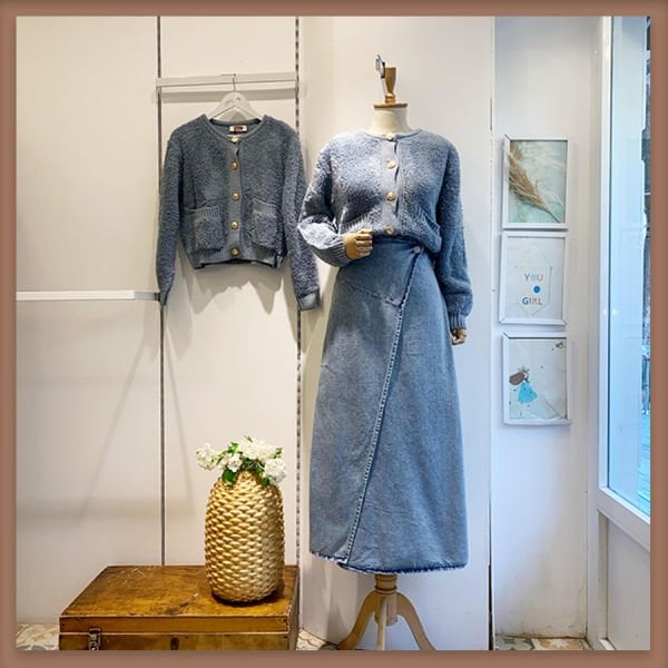 Düğmeli açık renk anvelop kot etek