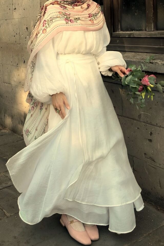 Faya Girls x Dalgalı Şifon Kumaş Beyaz Balon Kol Takım