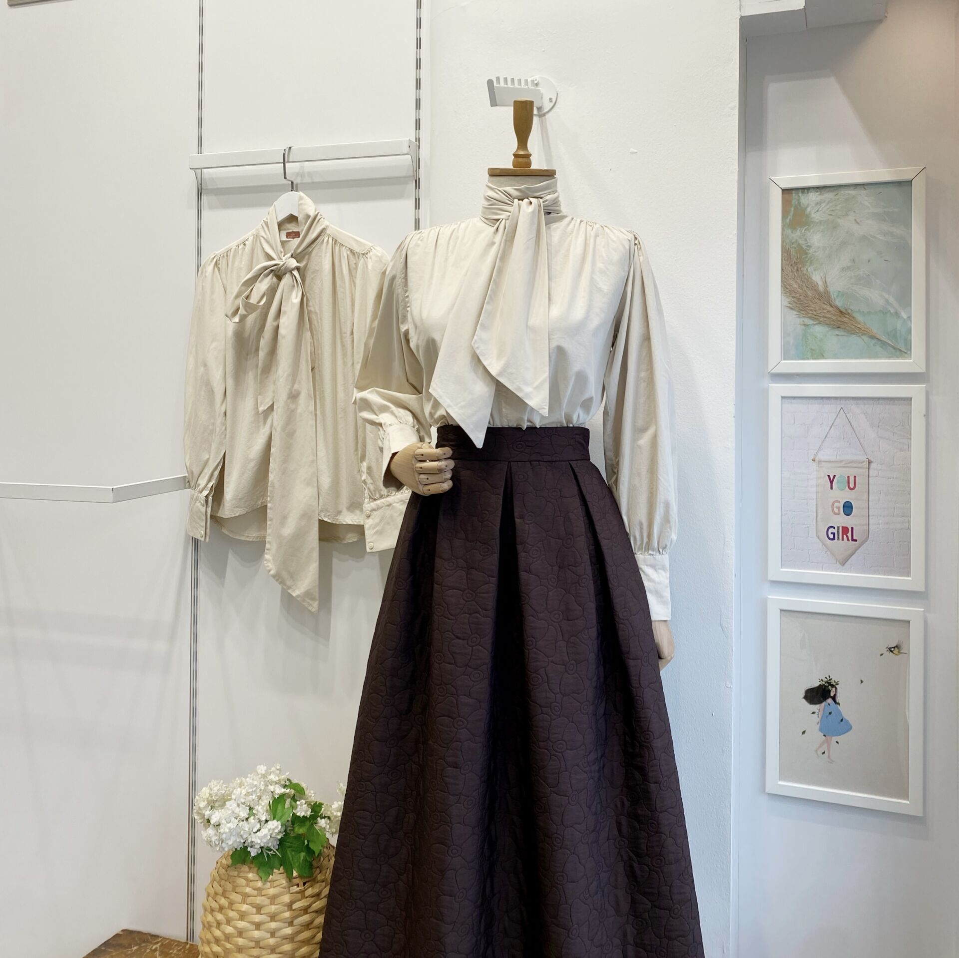 Krem Fular Detaylı Poplin Gömlek