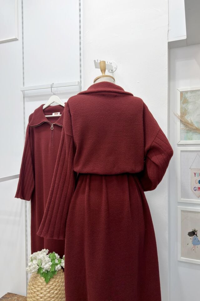 Bordo Kolları Pile Detaylı Fermuarlı Triko Elbise 44102