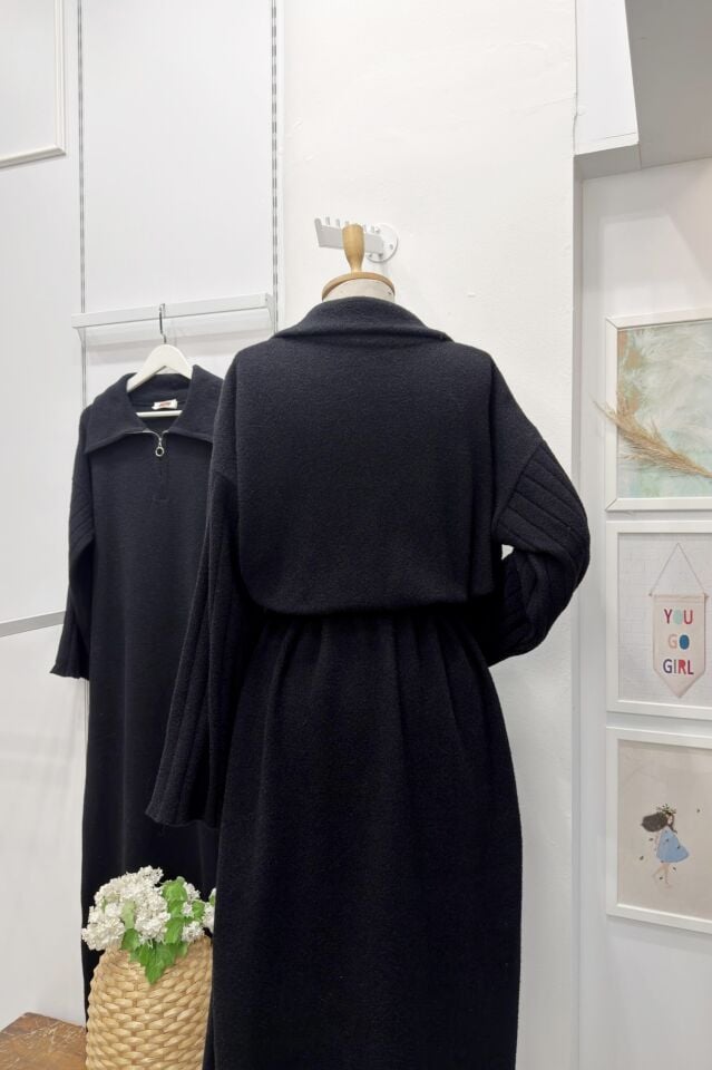 Siyah Kolları Pile Detaylı Fermuarlı Triko Elbise 44102