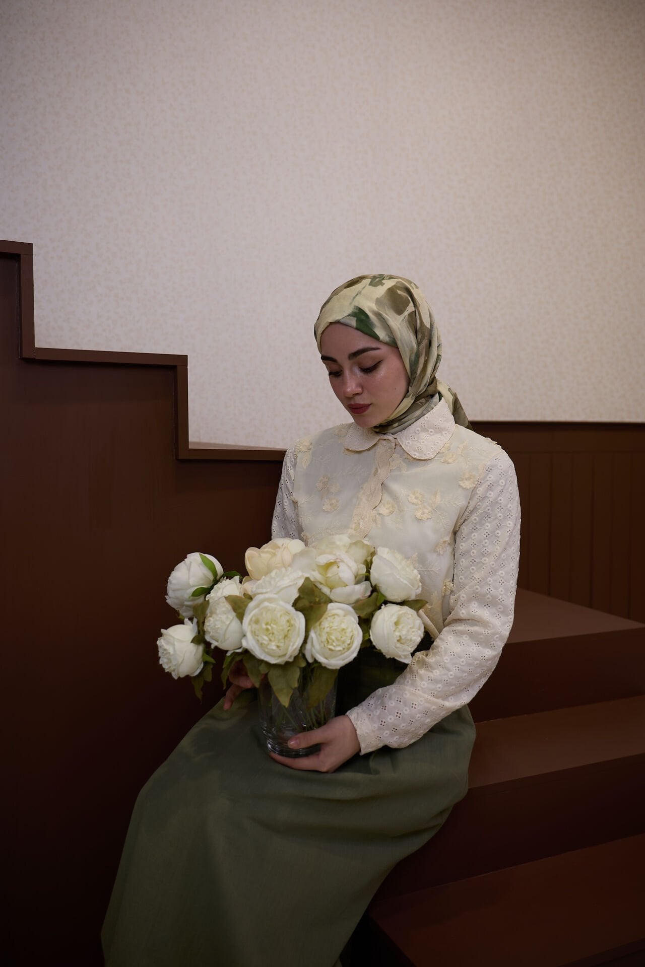 Krem Çiçek Nakışlı Flowers Gömlek