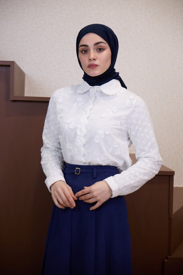 Beyaz Çiçek Nakışlı Flowers Gömlek