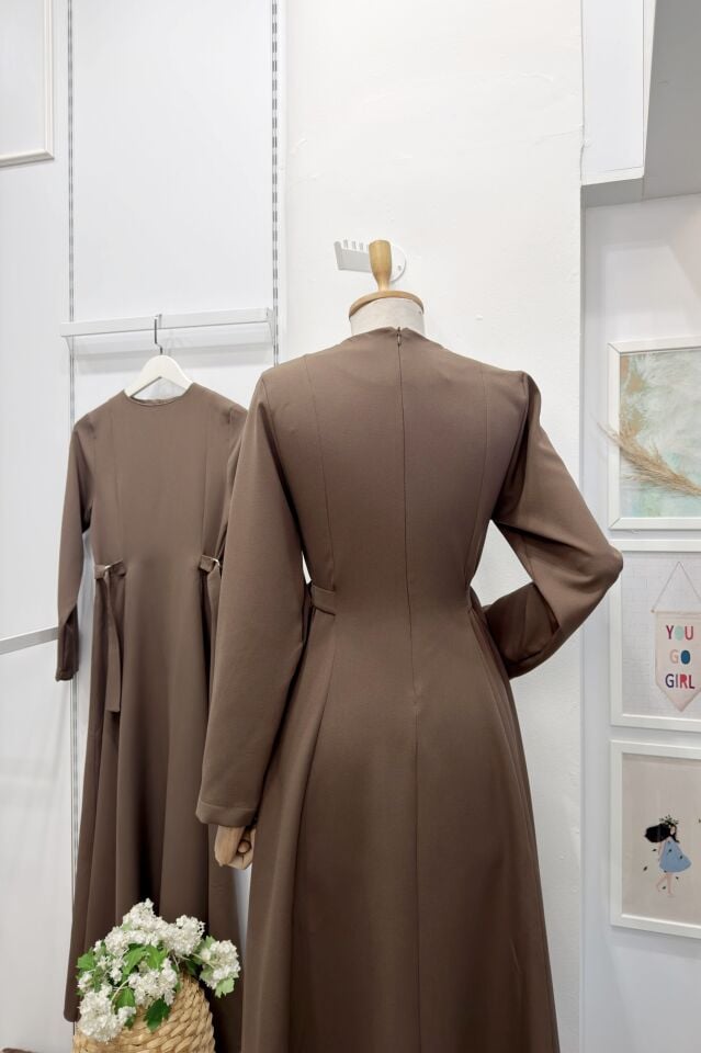 Koyu Vizon Beli Toka Detaylı Bruna Elbise