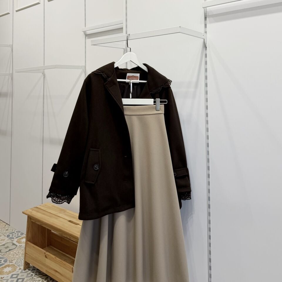 Kahverengi Dantel Kapüşonlu Kısa Kaşe Kaban