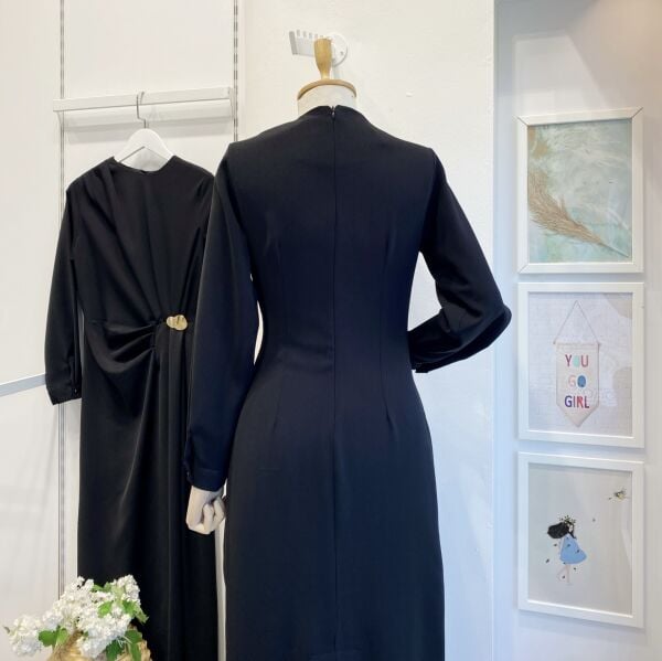 Siyah Toka Detaylı Elbise