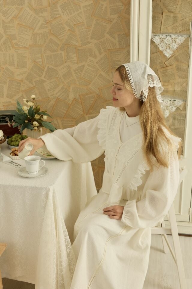 Beyaz İşlemeli Esquer Keten Gömlek