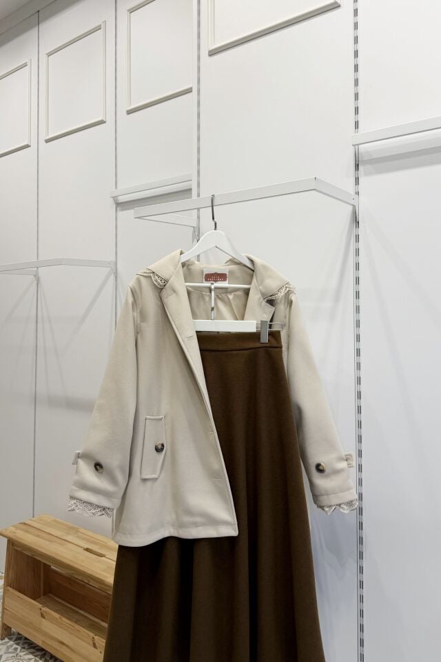 Krem Dantel Kapüşonlu Kısa Kaşe Kaban