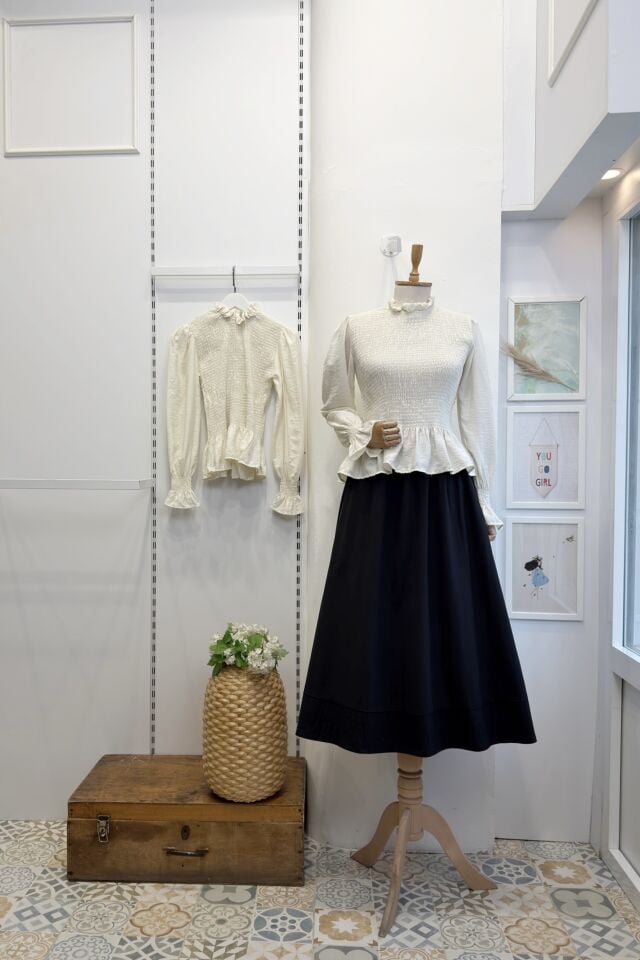 Ekru Gipe Detaylı Bluz