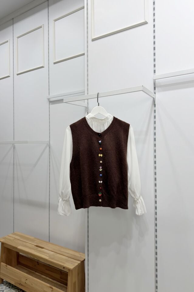 Rengarenk Düğmeli Kahverengi Yelek