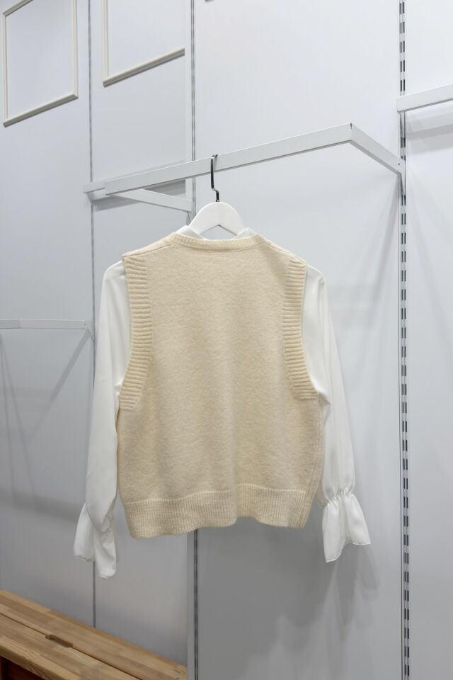 Rengarenk Düğmeli Krem Yelek