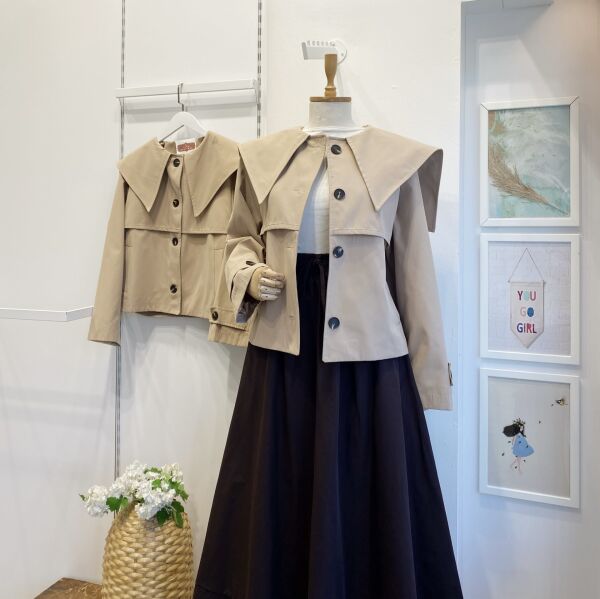 Sivri Yakalı Bej Kısa Trençkot