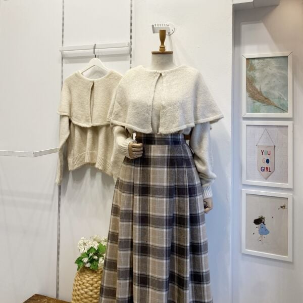 Taş Rengi Yaka Detaylı Triko Kazak