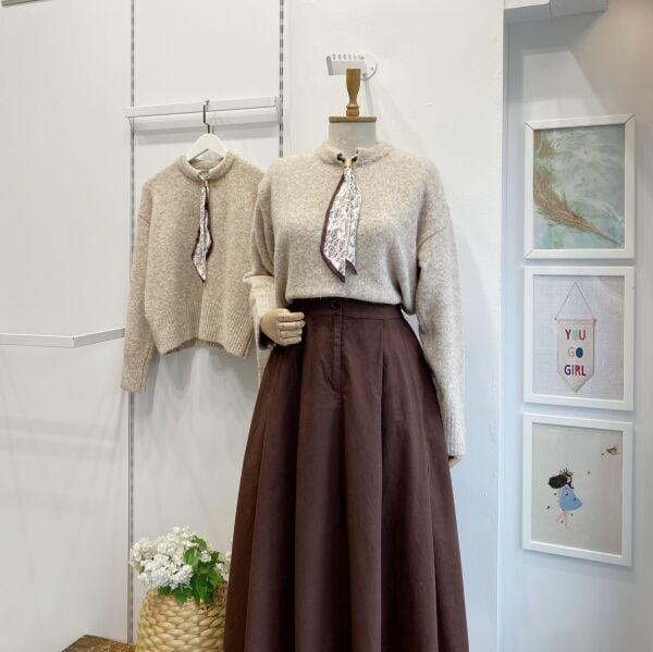 Krem Fular Detaylı Kazak