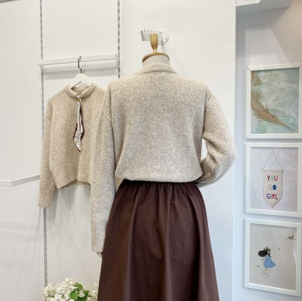 Krem Fular Detaylı Kazak