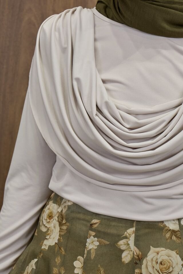 Krem Flotte Dökümlü Bluz