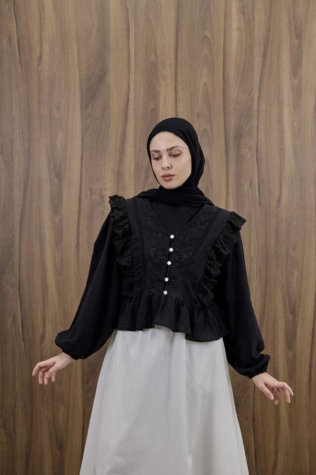 Siyah İşlemeli Esquer Keten Gömlek