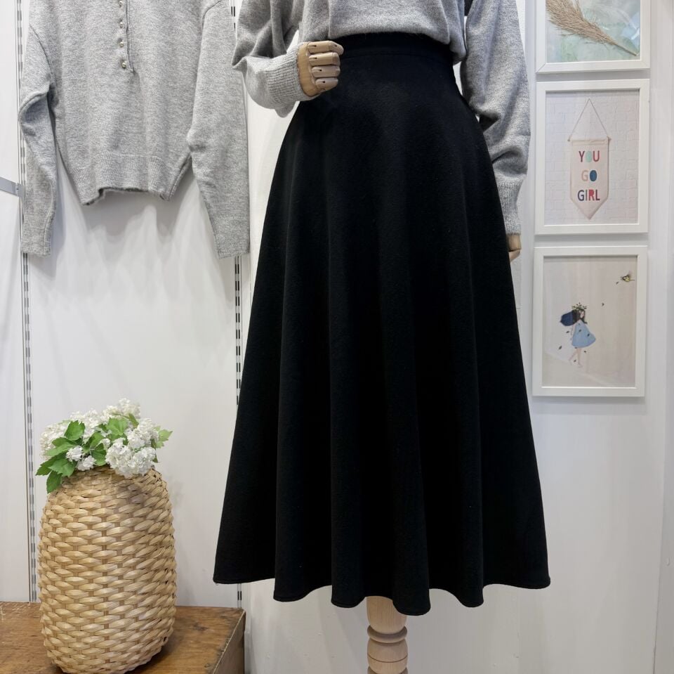 Siyah Kloş Kaşe Etek