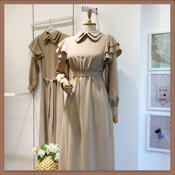 Krem çift yakalı crep elbise