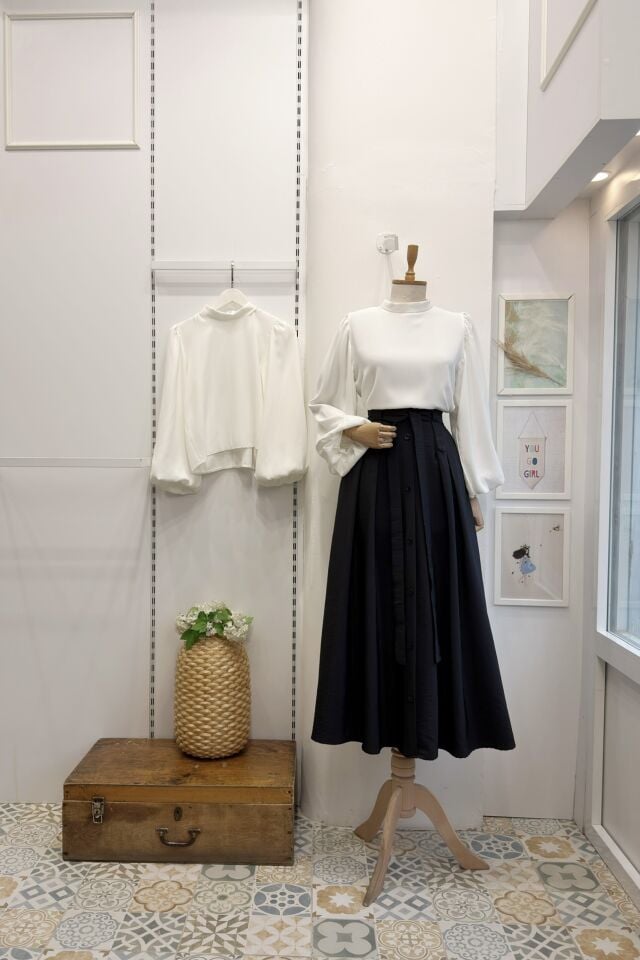 Siyah  Önü Düğmeli Zirel Etek