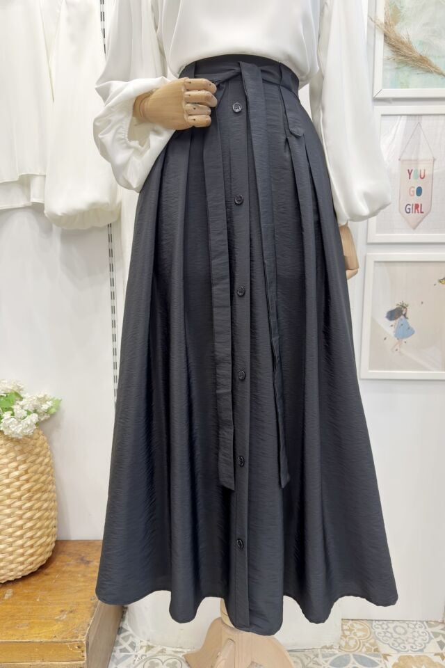 Siyah  Önü Düğmeli Zirel Etek