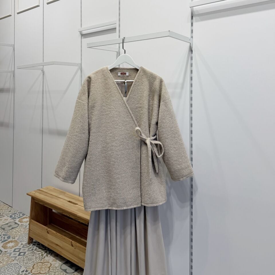 Bej Anvelop Bağcıklı Yün Ceket