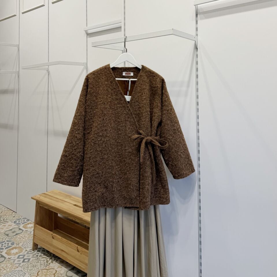 Kahverengi Anvelop Bağcıklı Yün Ceket
