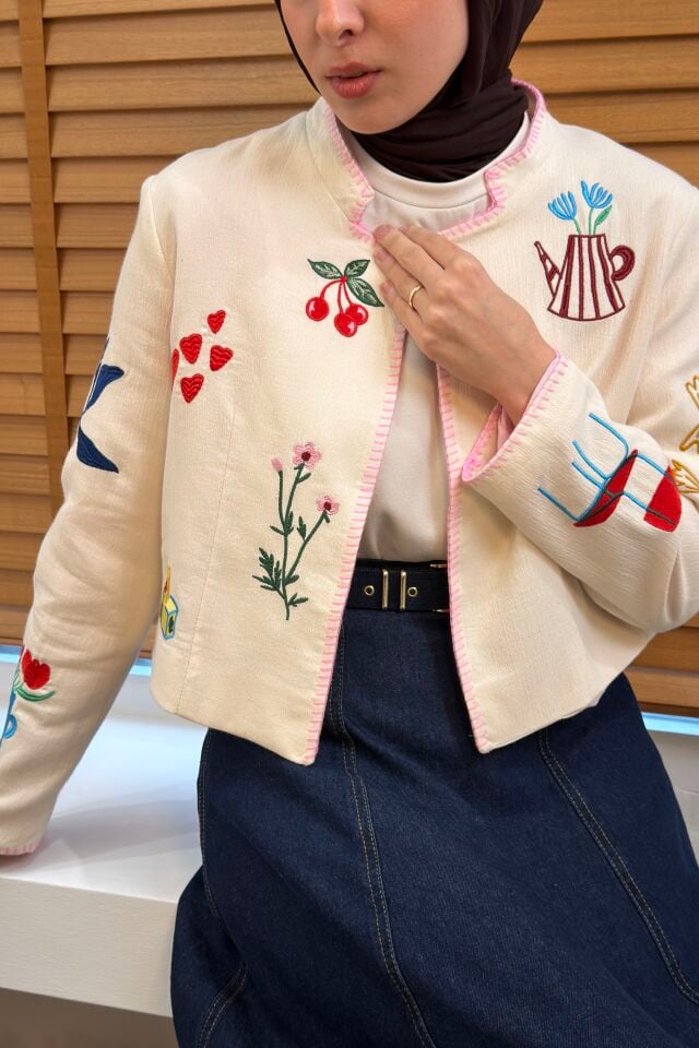 Krem Nakış Detaylı Atelier Ceket