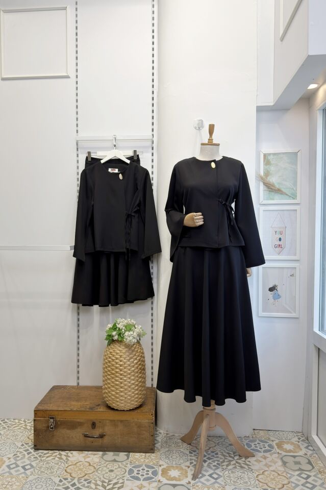 Siyah Gold Düğmeli Lucy Takım