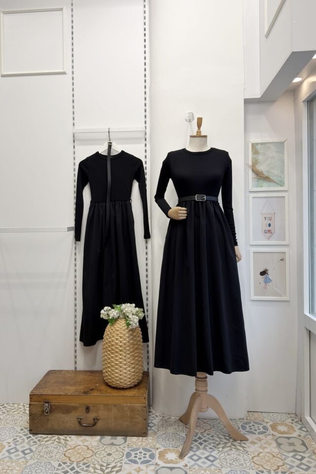 Siyah Triko Detaylı Sorella Elbise