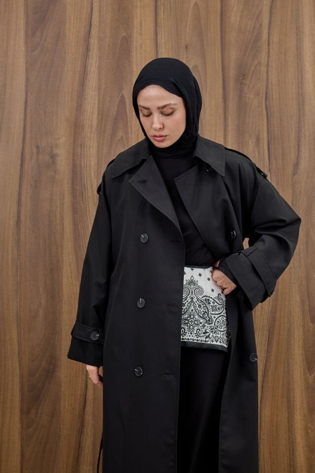 Siyah Kemer Detaylı Trençkot