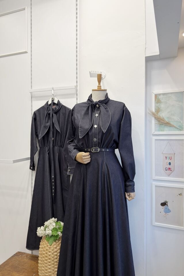 Lacivert Fular Yaka Detaylı Kot Elbise