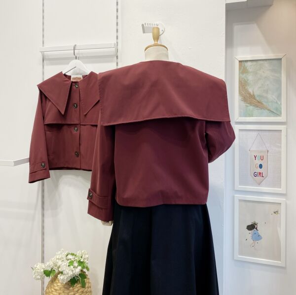 Sivri Yakalı Bordo Kısa Trençkot