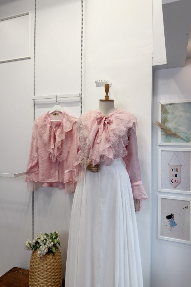Pembe İnce Dantel Detaylı Florance Gömlek