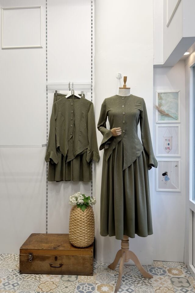 Çağla Yeşili Asimetrik Kesim Sim Detaylı Takım