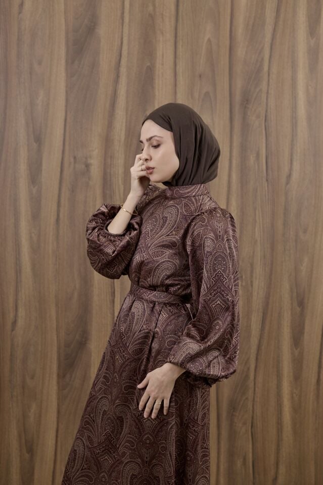 Bordo Şal Desenli Saten Elbise