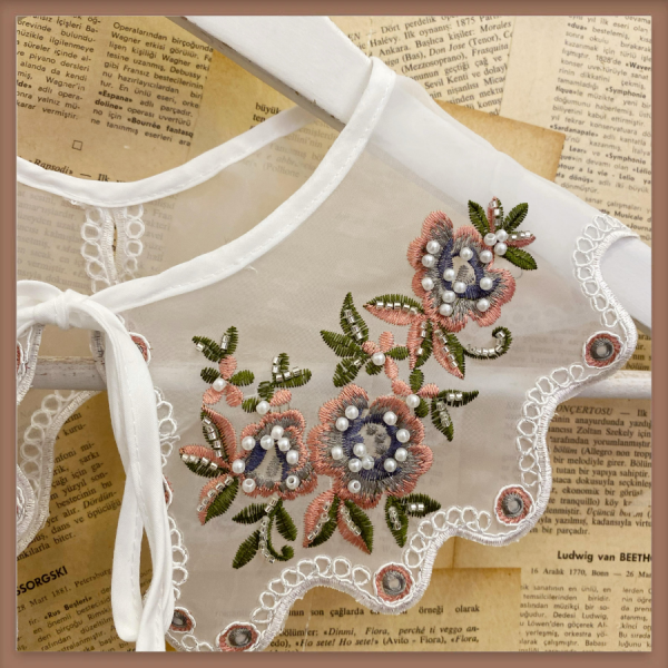 Boncuk İşlemeli Yaka