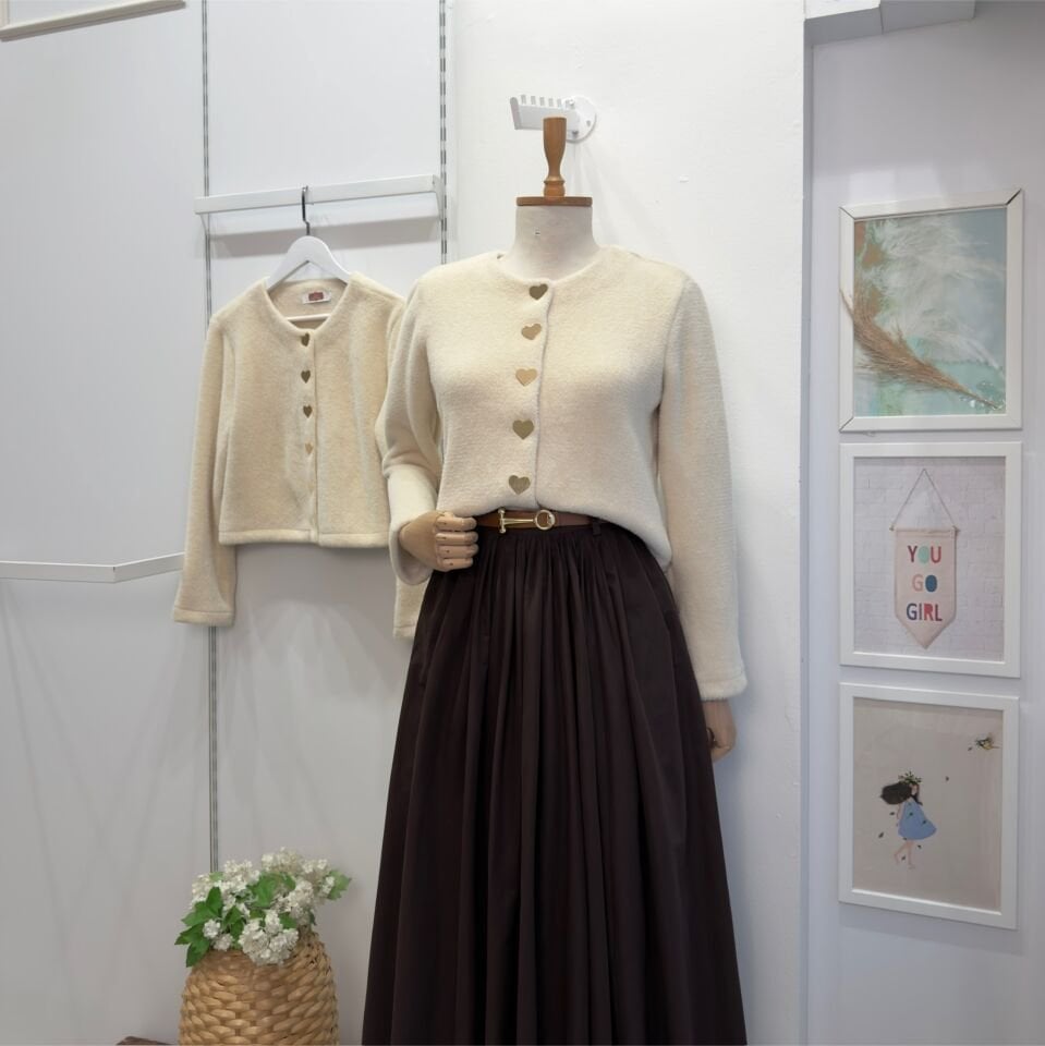 Bej Angora Kumaş Kalp Düğmeli Hırka