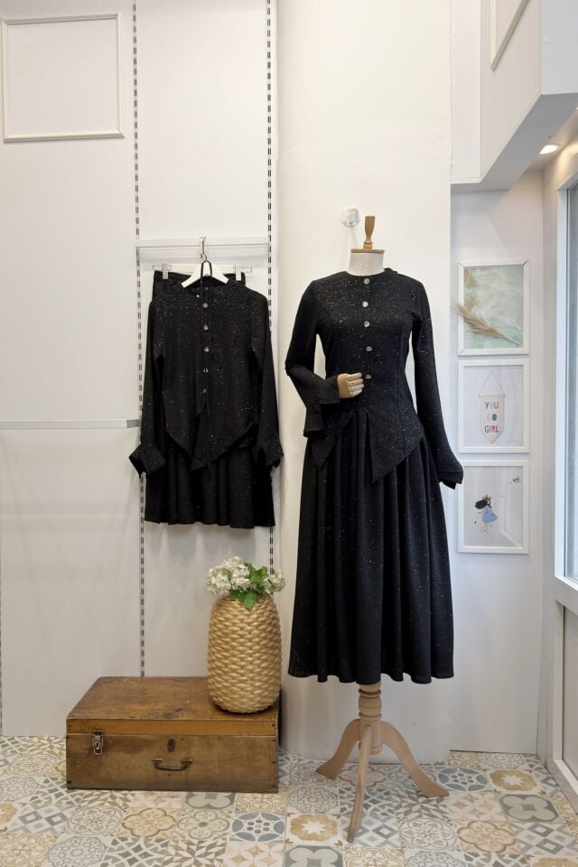 Siyah Asimetrik Kesim Sim Detaylı Takım