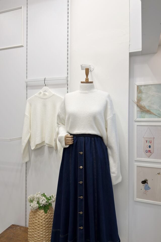 Ekru Yarım Boğazlı Mirette Kazak