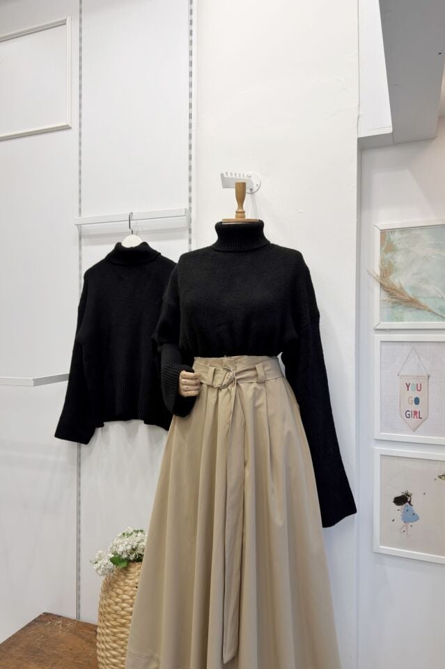 Siyah Boğazlı Amarend Oversize Kazak