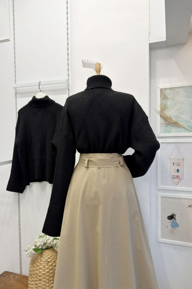 Siyah Boğazlı Amarend Oversize Kazak