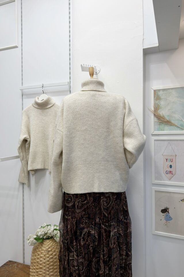 Taş Rengi Boğazlı Amarend Oversize Kazak