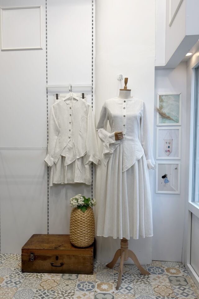 Beyaz Asimetrik Kesim Sim Detaylı Takım